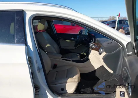 2015 Mercedes-Benz Gla 250 4Matic z USA, uszkodzony, nr VIN WDCTG4GB8FJ172989